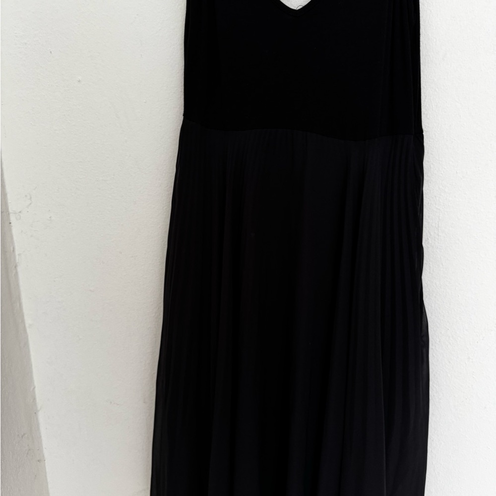Elegant Black Sleeveless Dress